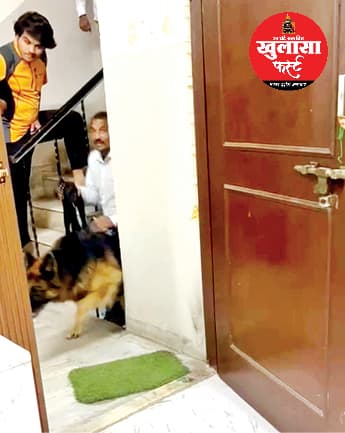 सूने फ्लैट से पांच लाख के जेवर उड़ाए