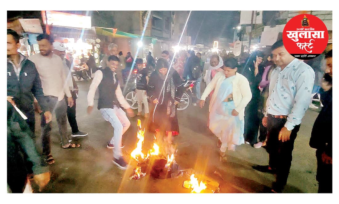 महू महिला कांग्रेस ने मंत्री विजय शाह का पुतला जलाया