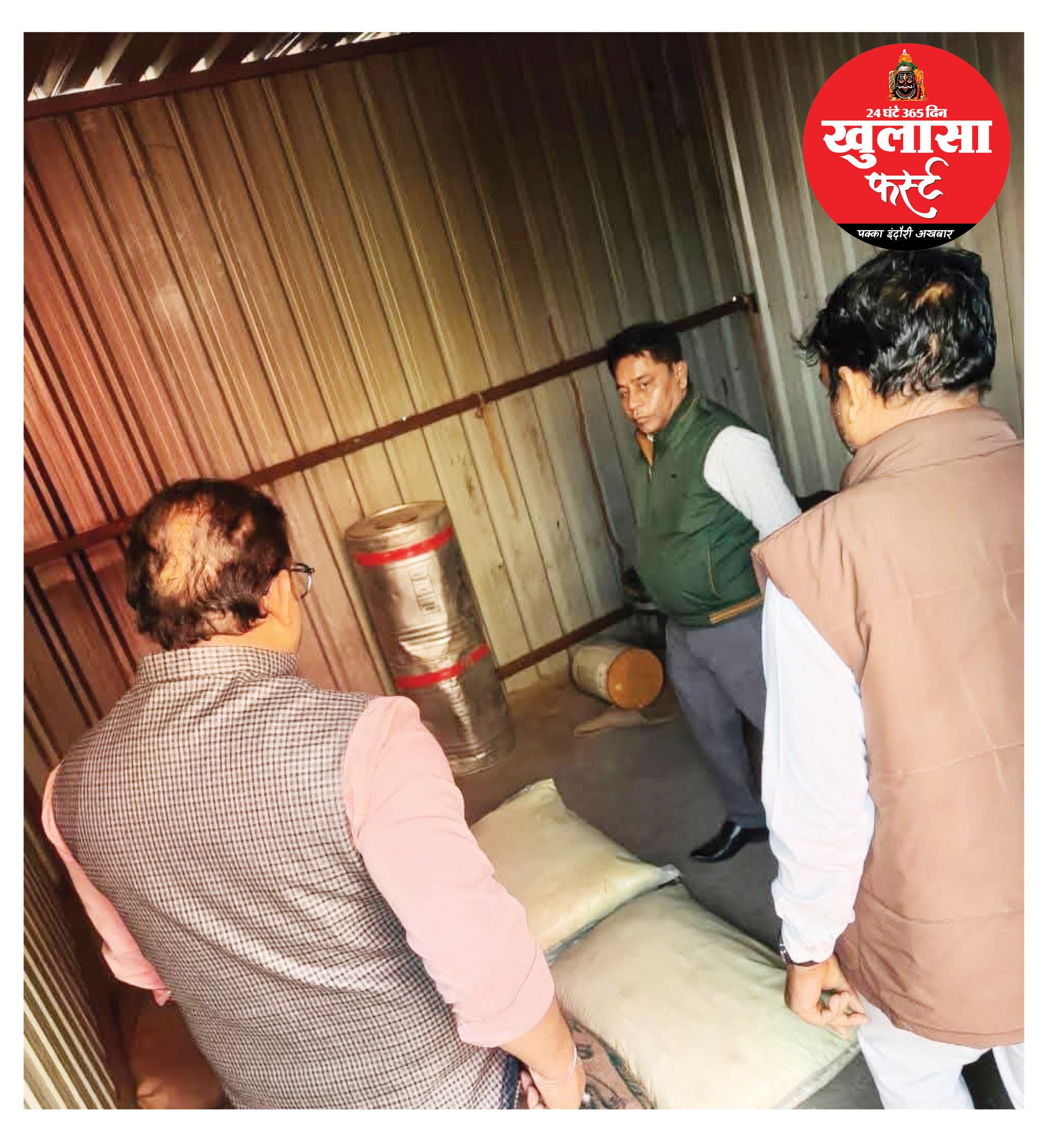 दबिश देकर विस्फोटक सामग्री और निर्माण उपकरण जब्त किए