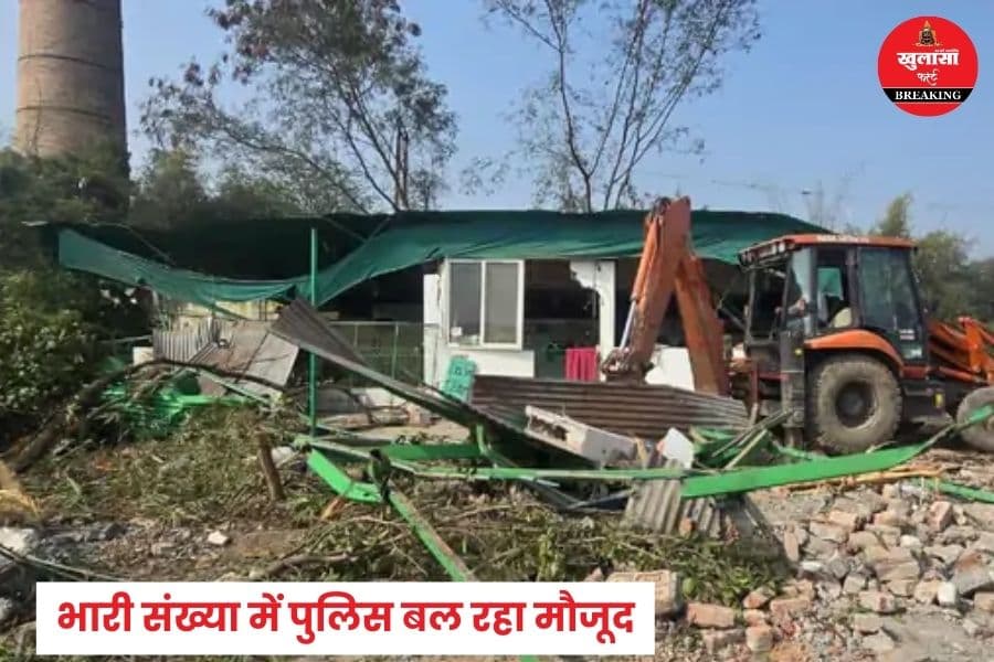 किस धर्मस्थल के पीछे था अतिक्रमण