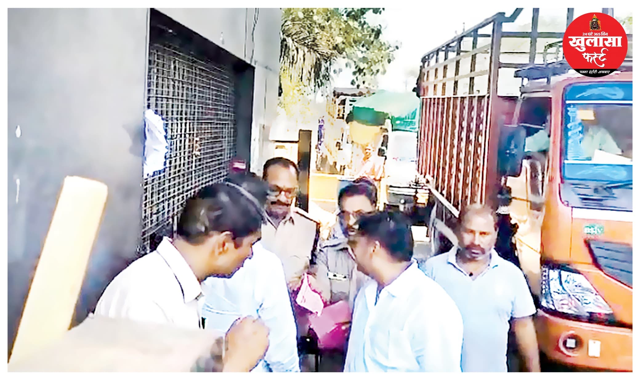 चोइथराम मंडी गेट पर चक्का जाम सब्जी चोरी और वसूली का आरोप