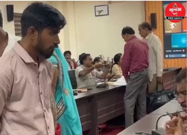 समाज से एक परिवार के निष्कासन का आरोप