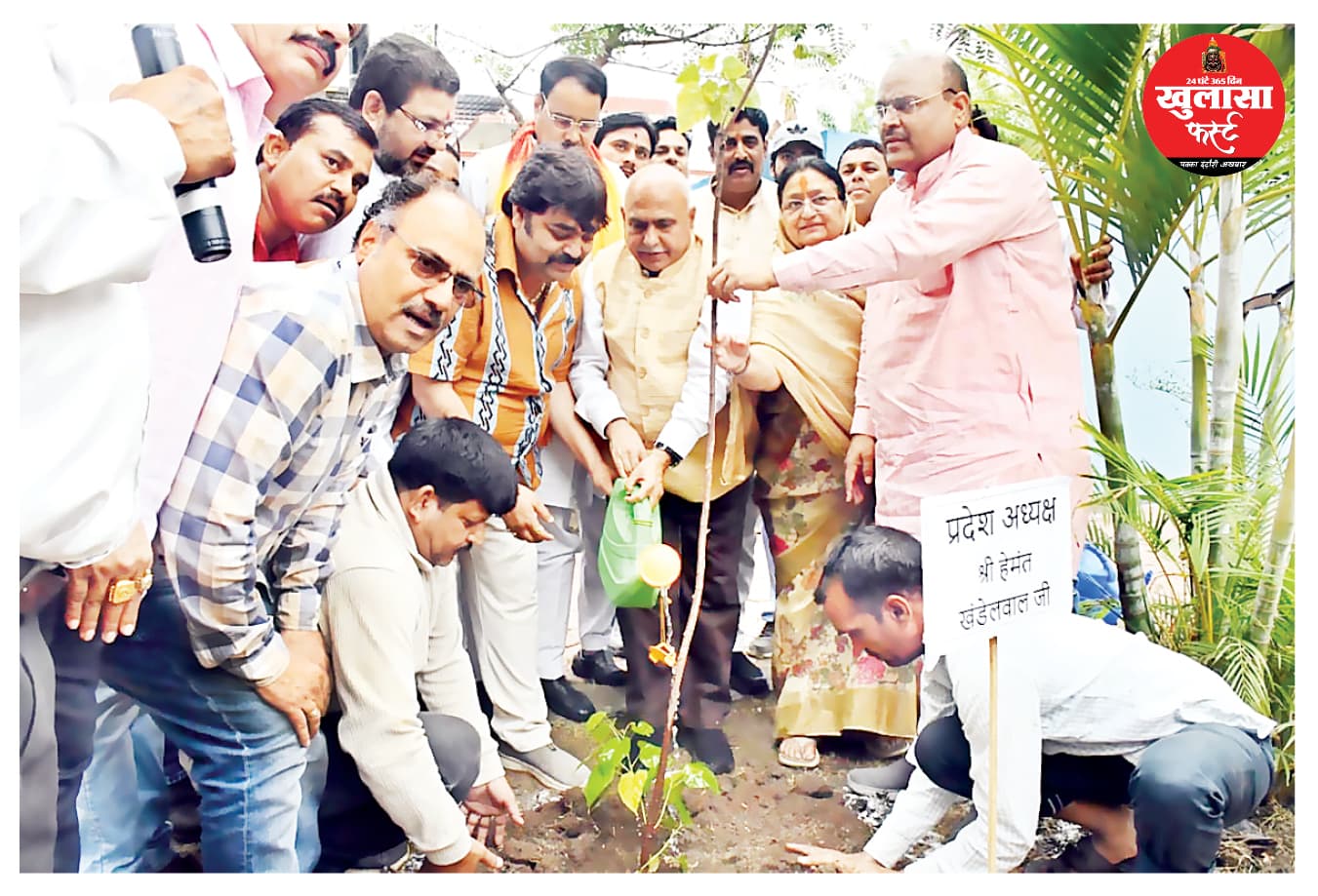 भाजपा प्रदेशाध्यक्ष हेमंत खंडेलवाल ने जाने नगराध्यक्ष मिश्रा के हालचाल, पौधा रोपा