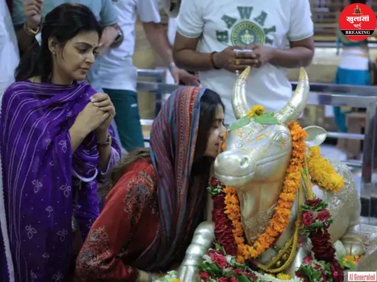 भस्म आरती में शामिल हुईं लोकगायिका और अभिनेत्री