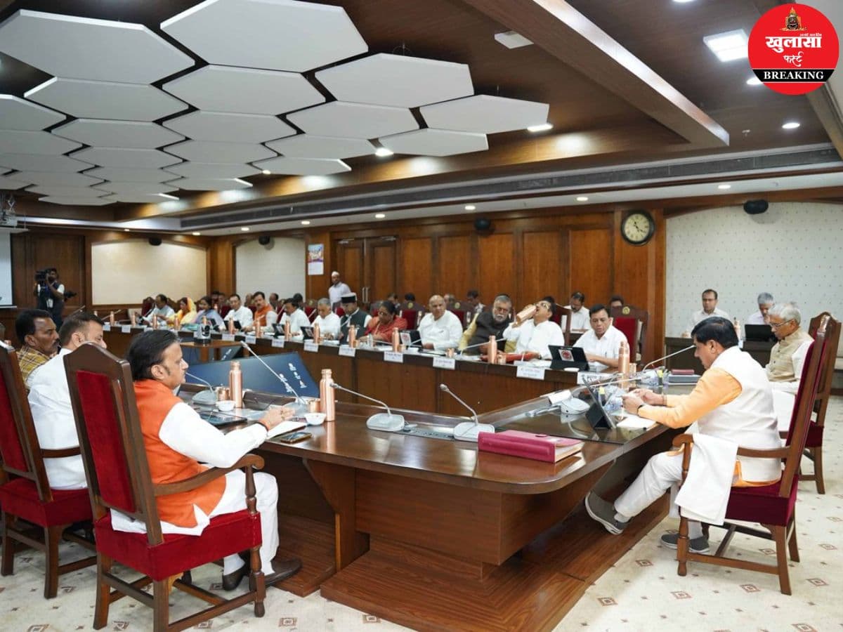 कैबिनेट बैठक में मंत्रियों के बीच हुई नोकझोंक
