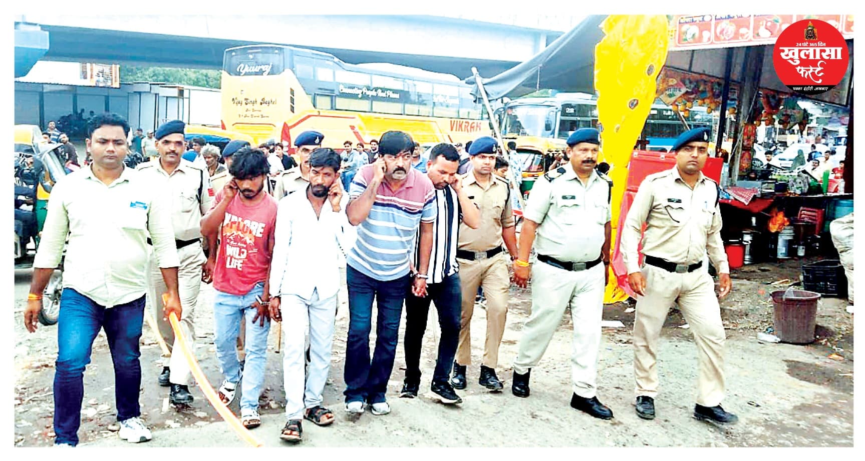 चार गुंडे हुए गिरफ्तार, निकाला जुलूस