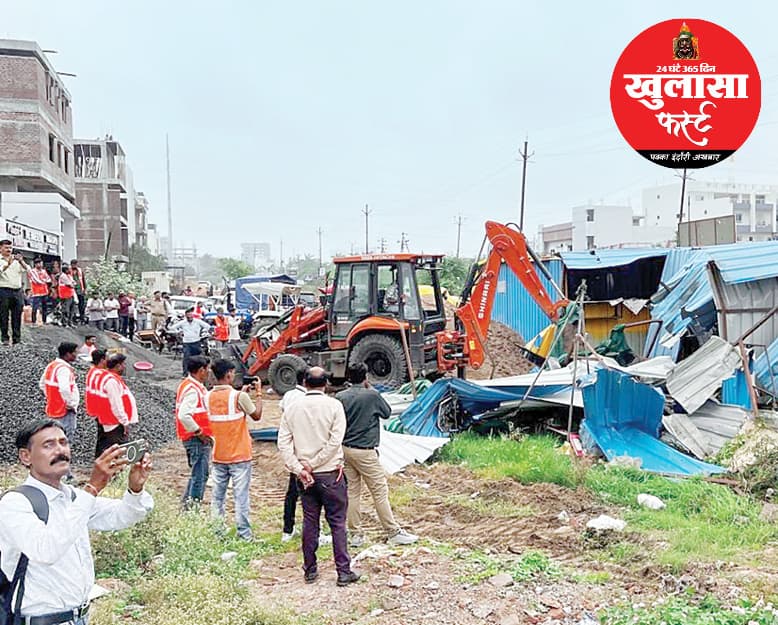 कनक स्मार्ट सिटी के भ्रष्ट कॉलोनाइजर ने पार्षद से मिलकर तुड़वा दी 40 दुकानें