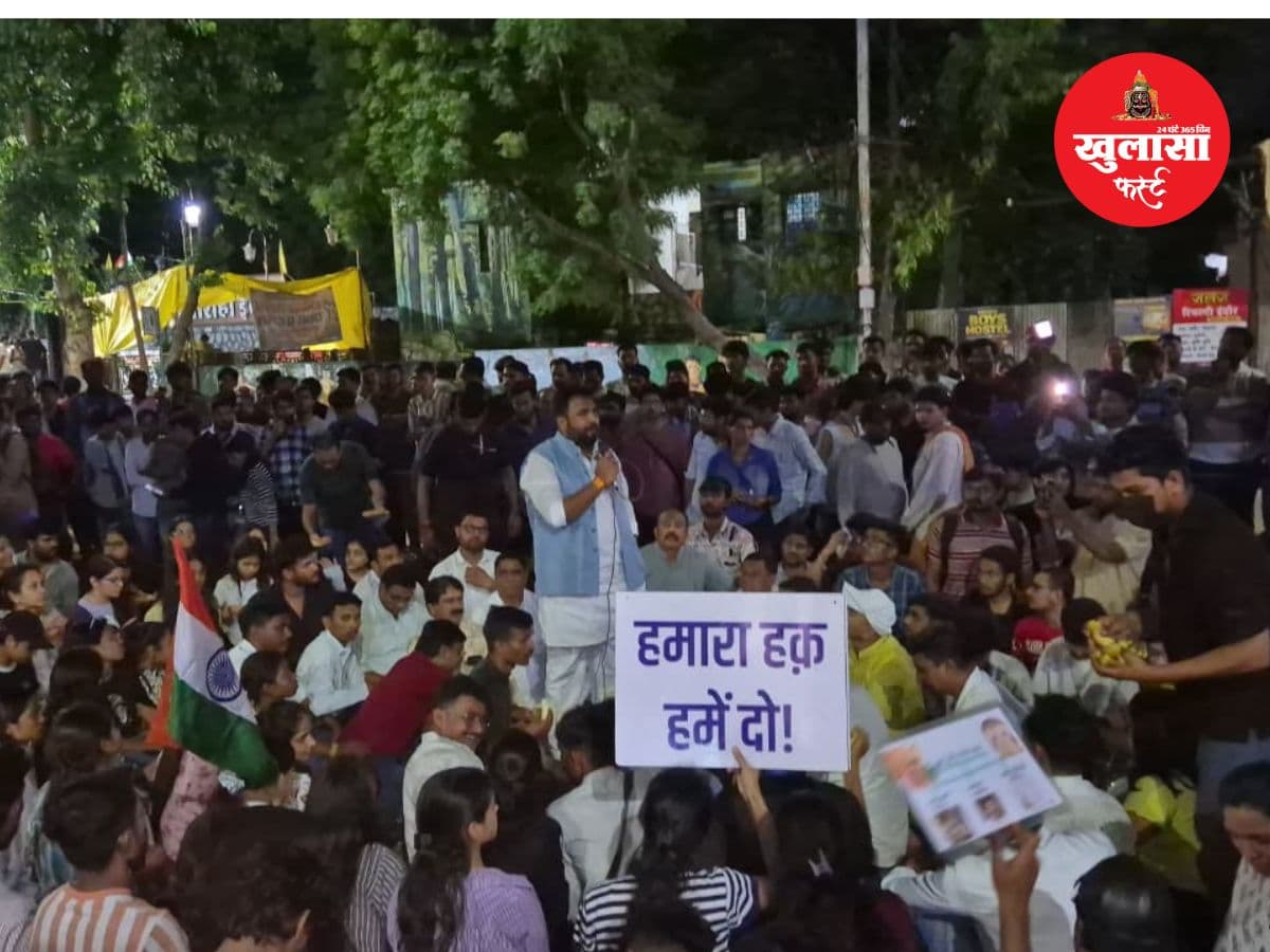 छात्र आंदोलन में पहुंचे कांग्रेस जिलाध्यक्ष