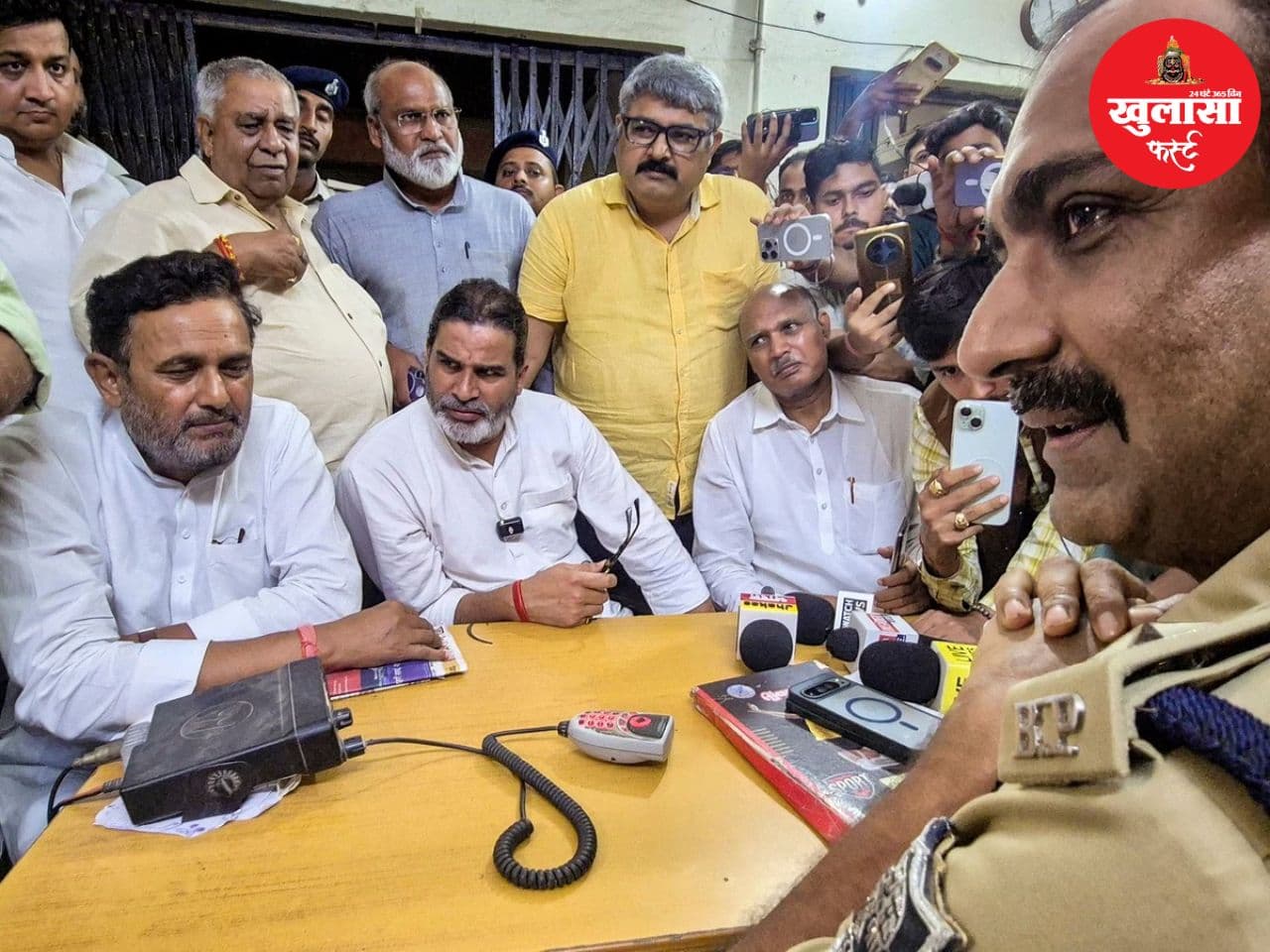 वीडियो देखिये, प्रशांत किशोर से थानेदार ने कहा कि मेरे थाने में हमको धमकाएंगे