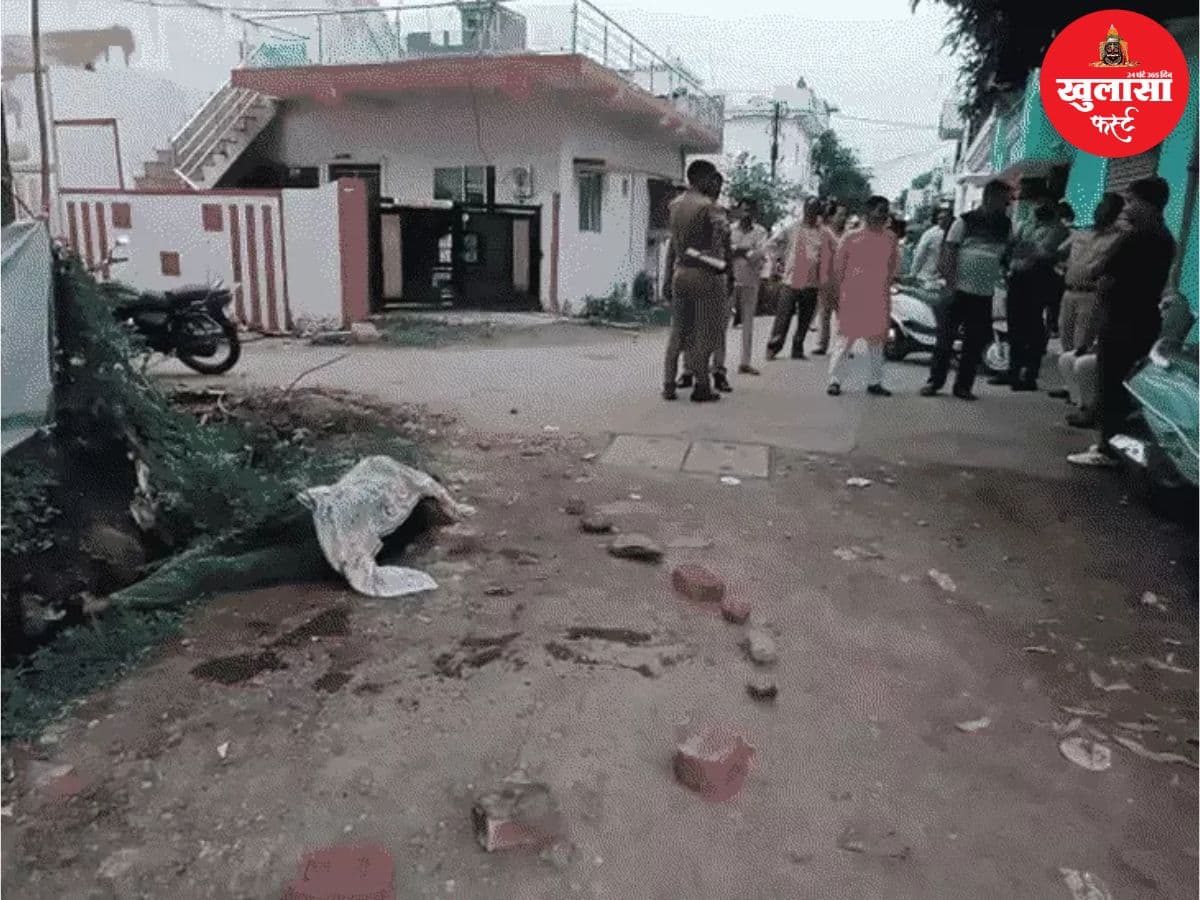 बीच सड़क युवक की चाकू मारकर हत्या