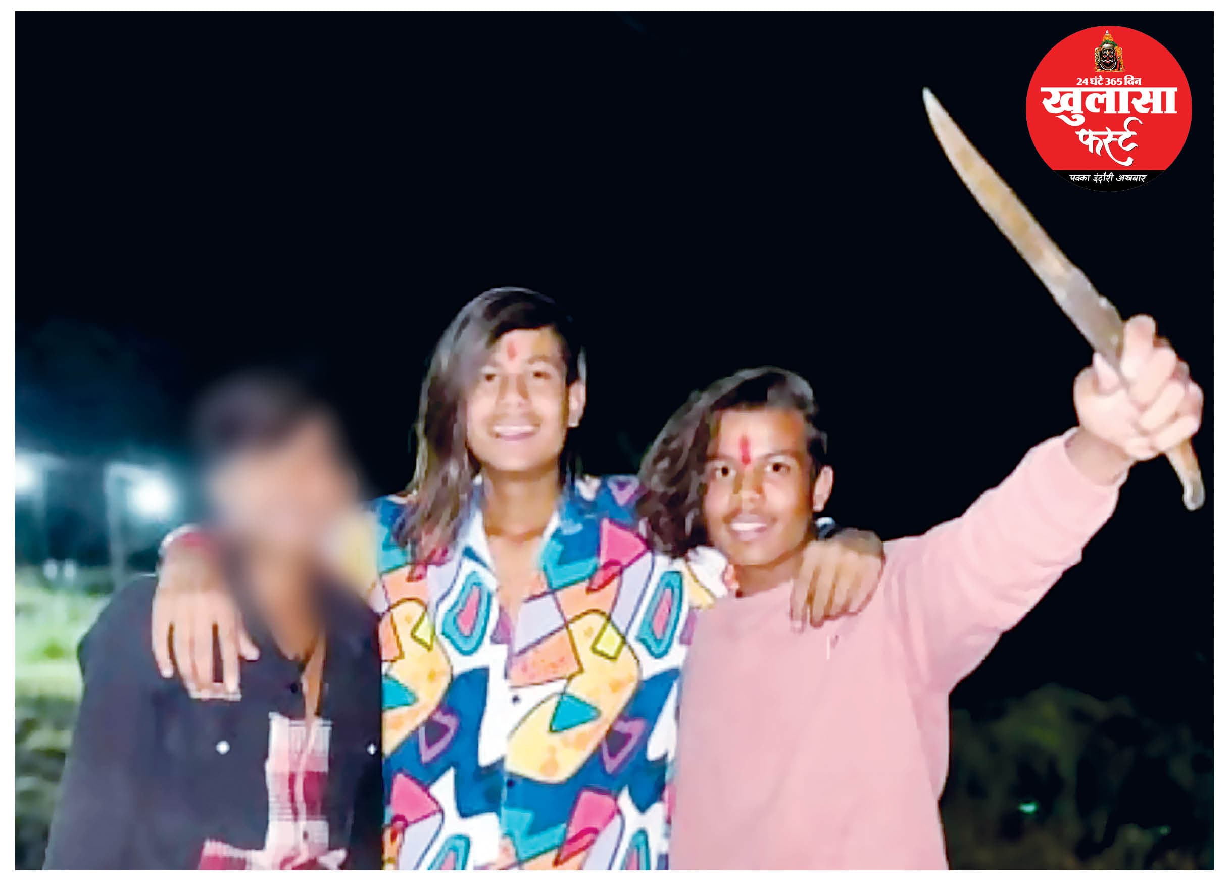 रील में चाकू लहराया