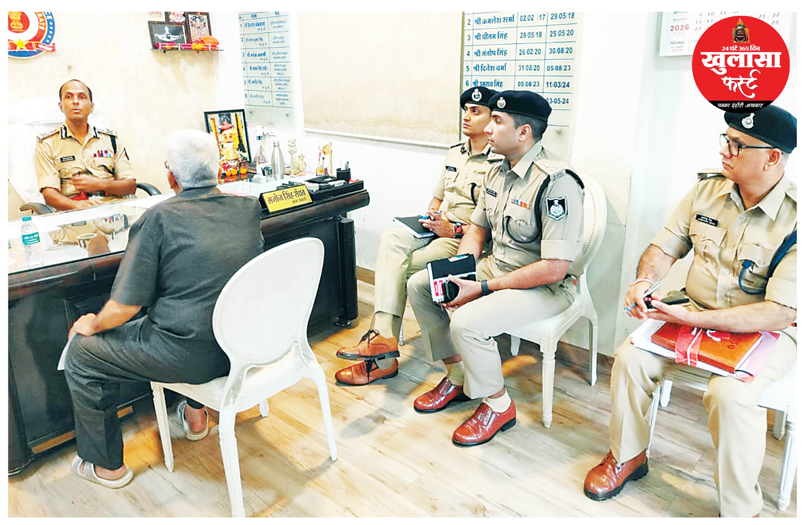 खजराना थाने पर कमिश्नर ने सुनीं जनता की शिकायतें