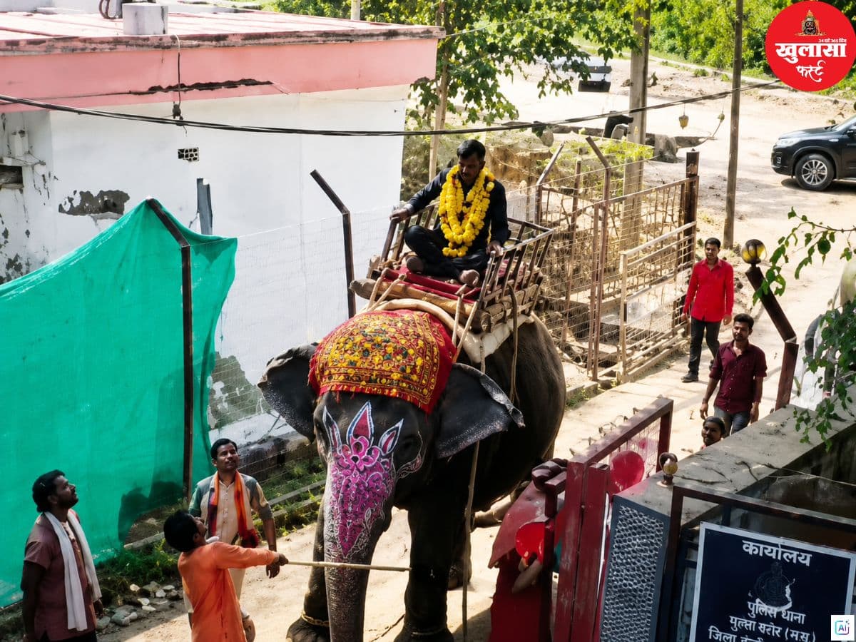 बिजली कंपनी के ऑफिस में जन्मदिन का जश्न
