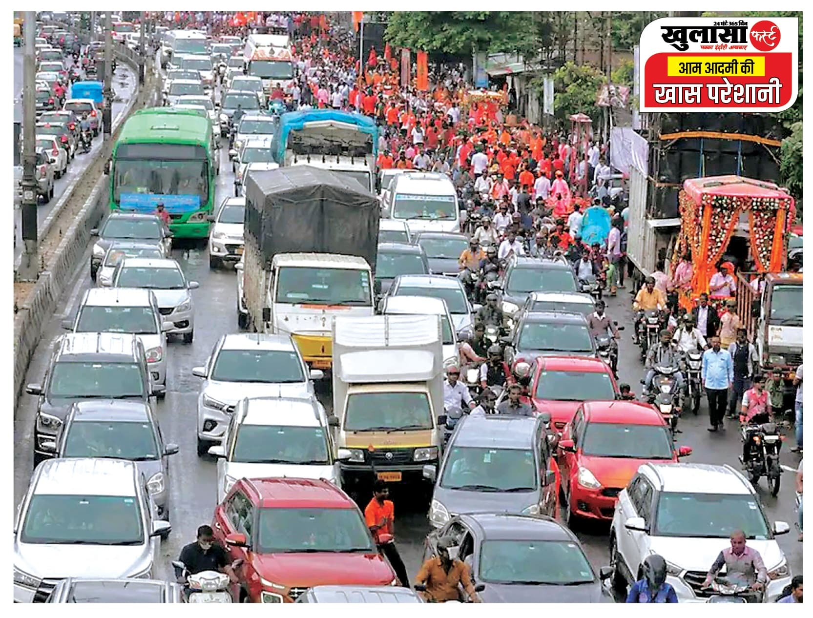 ट्रैफिक में फंसी जनता