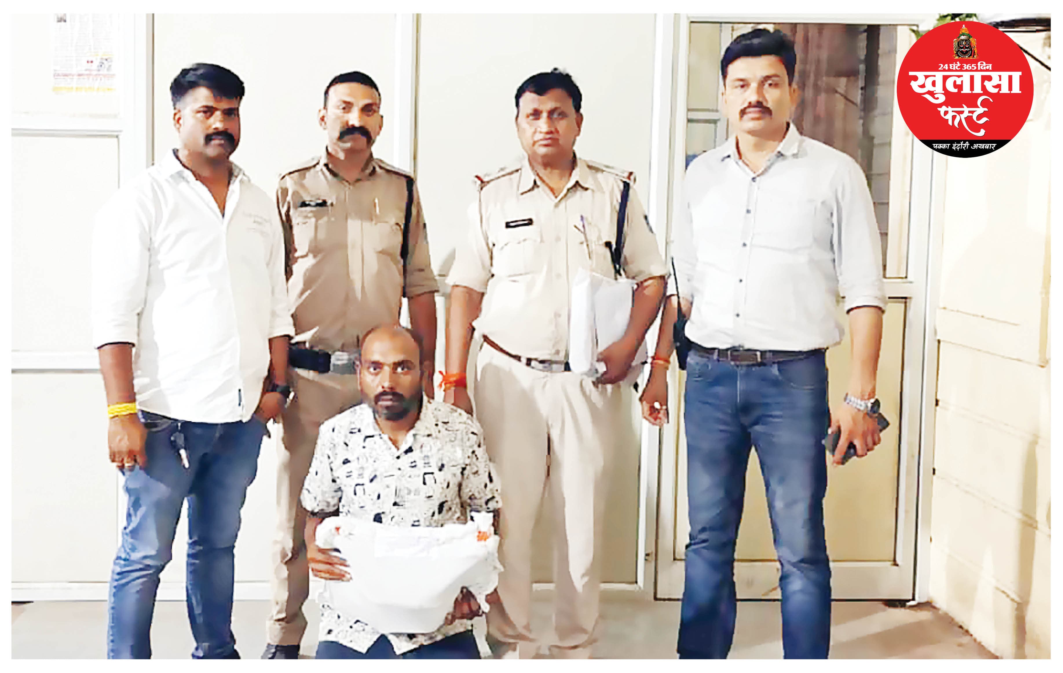 लिफ्ट में छूटा 8 लाख का बैग युवक ने चुरा लिया, गिरफ्तार