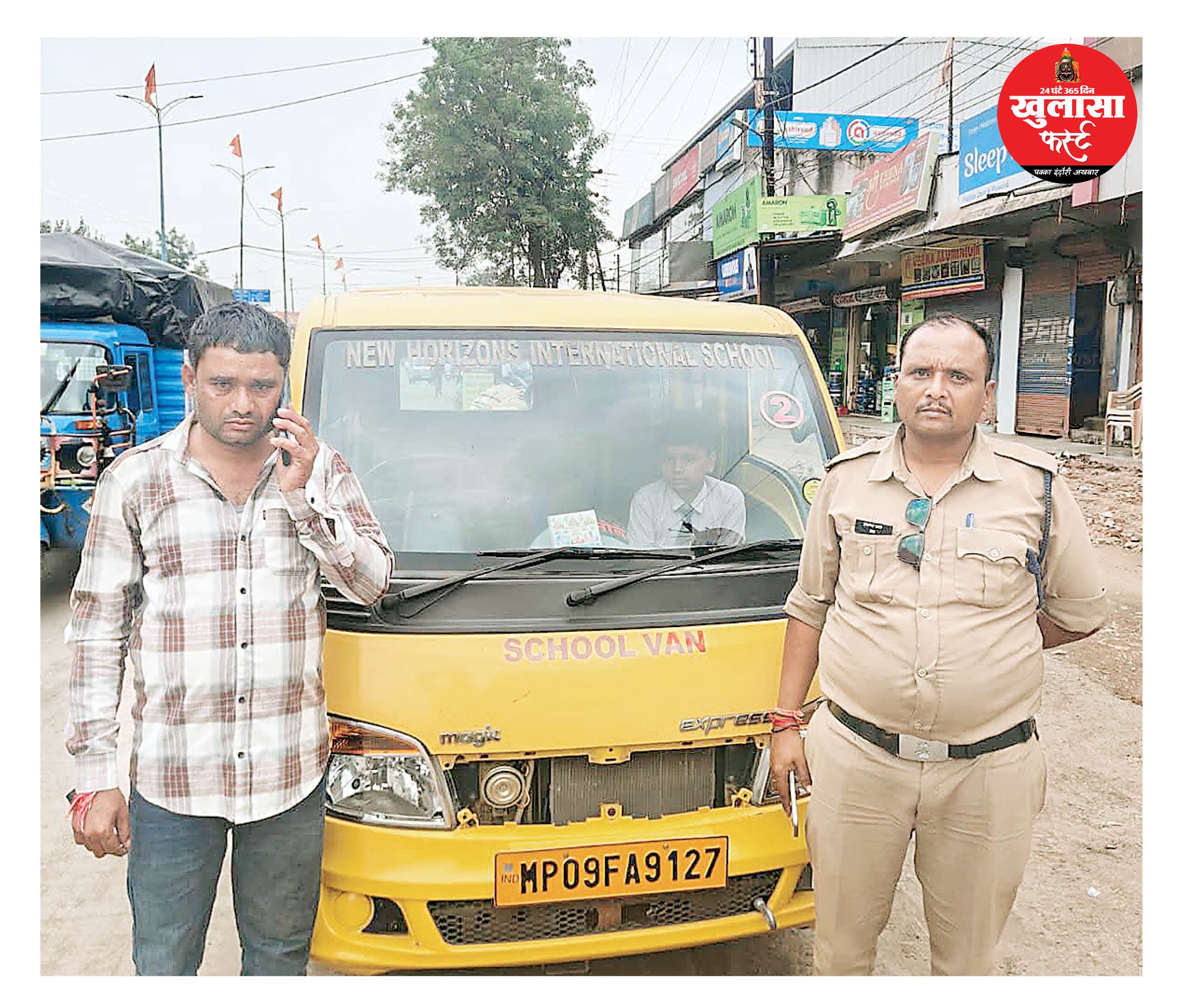 बिना परमिट चल रही बस और स्कूल वैन जब्त