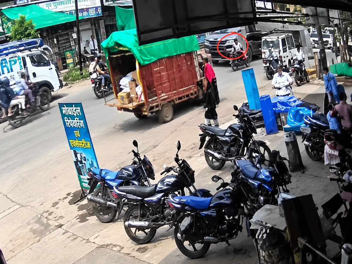 दीपोत्सव की सूचना देने निकले कर्मचारी की मौत