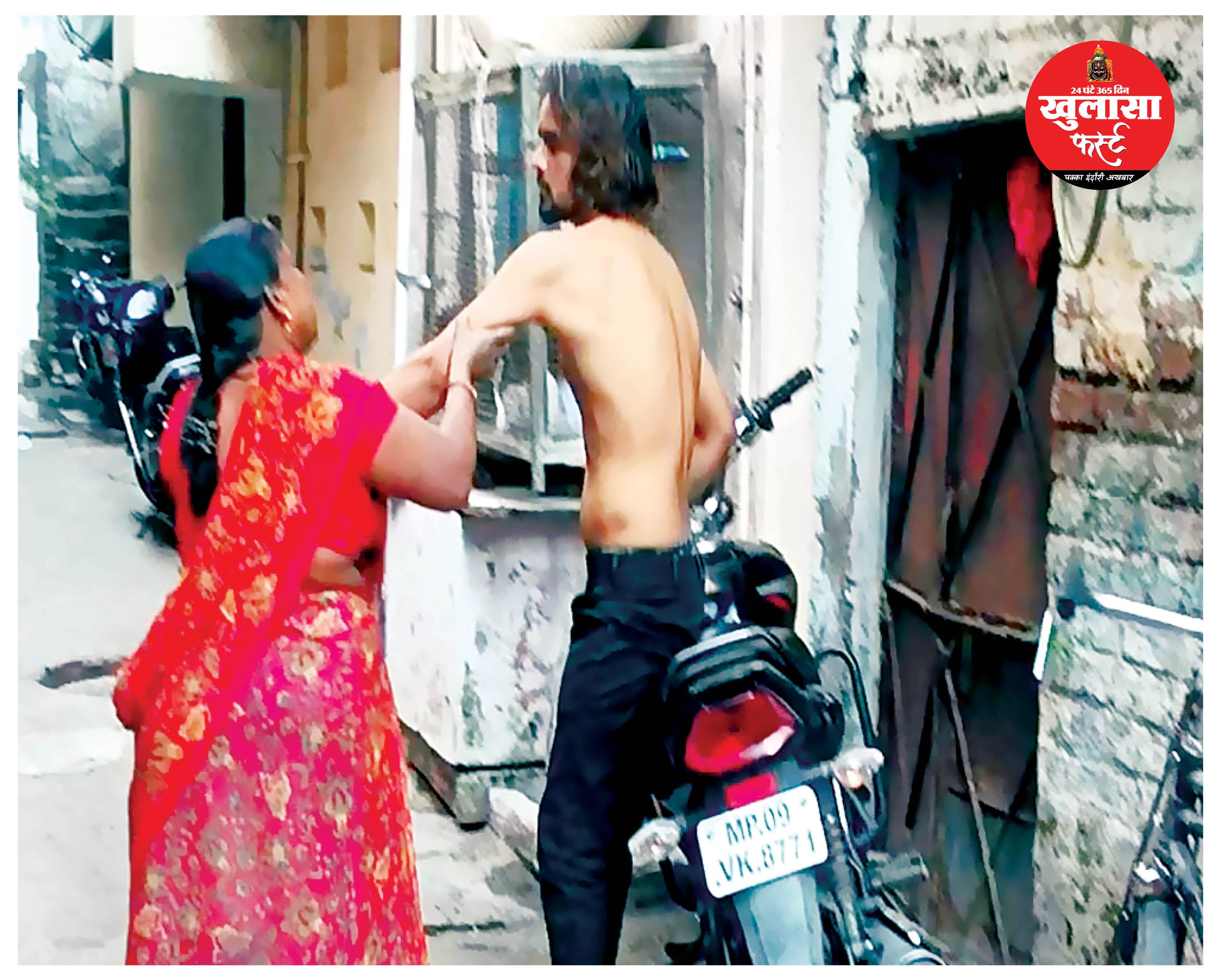 खुद को चाकू मारकर कजिन बहन से विवाद कर दी गालियां
