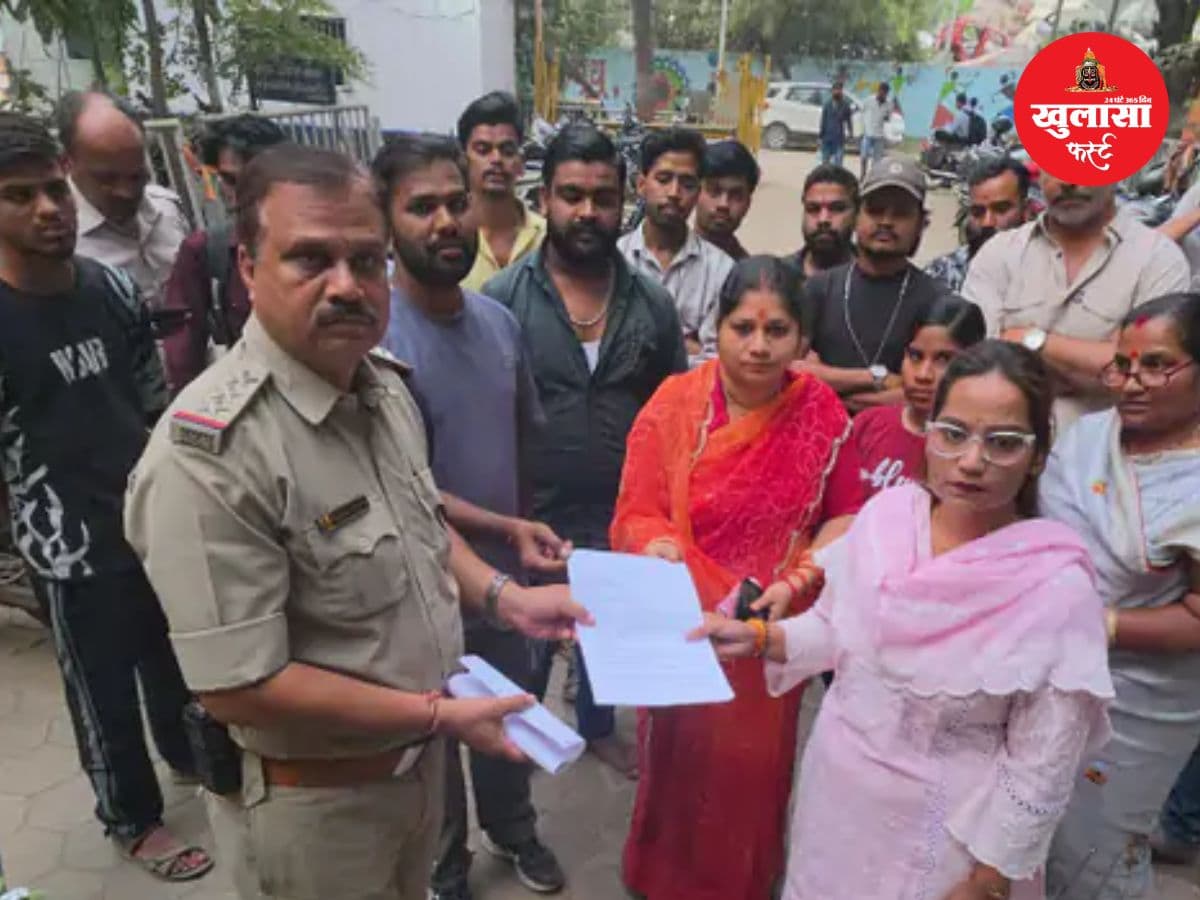 बिना अनुमति पेड गरबा कराने का आरोप