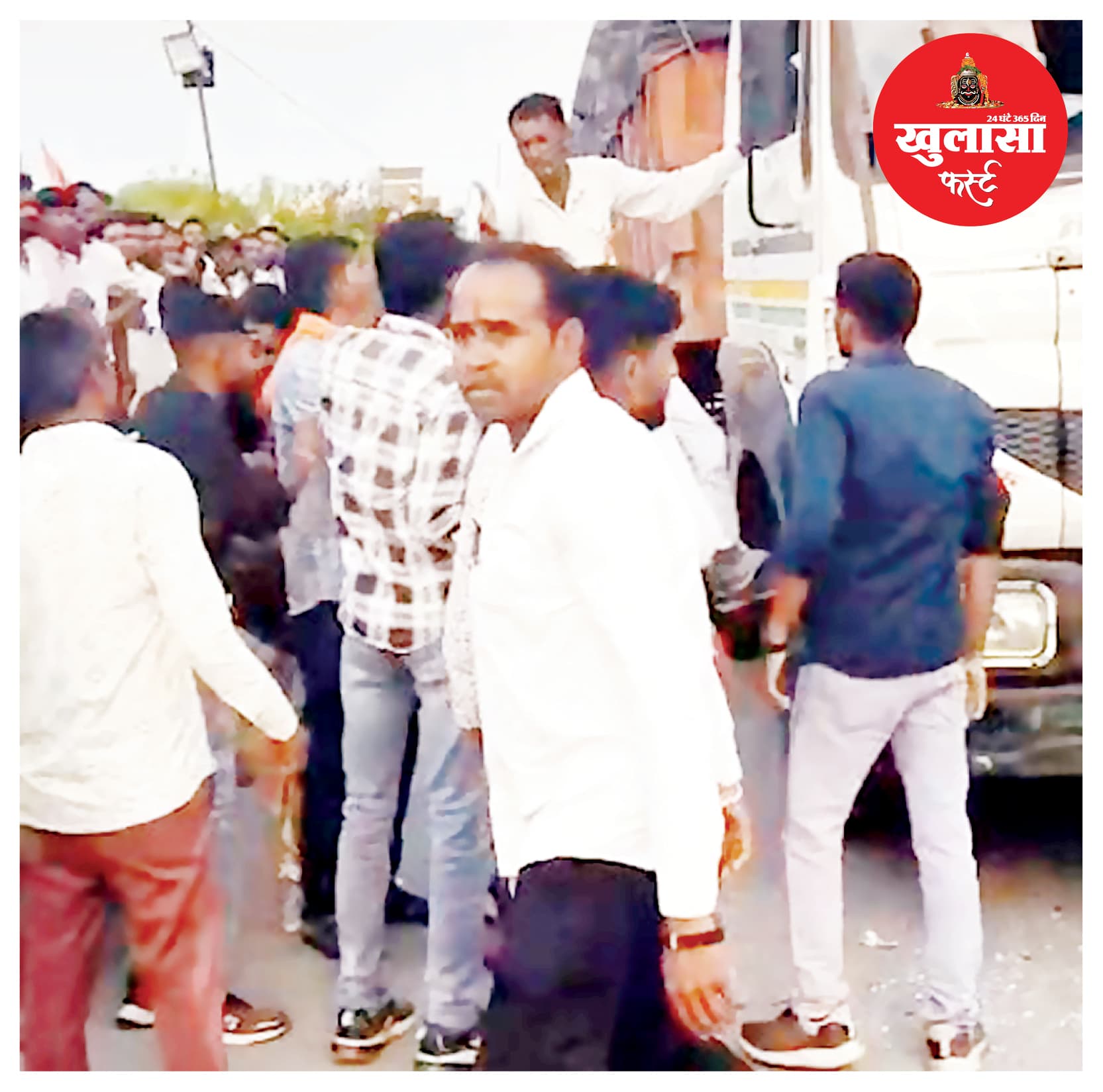 ट्रक ने बच्चे का सिर धड़ से अलग किया