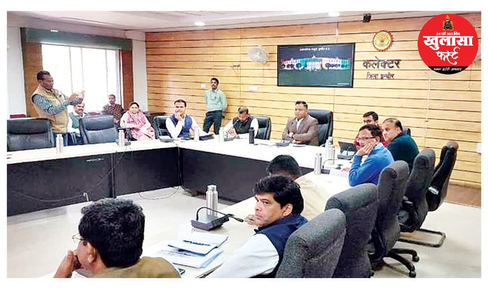 सीएम हेल्पलाइन के शिकायतकर्ताओं की समस्याएं सुन तुरंत निपटाईं