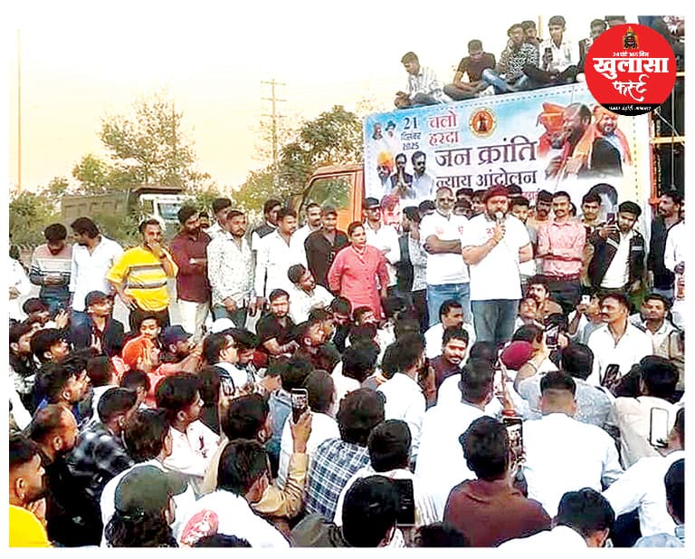 सुपर कॉरिडोर पर करणी सेना का दो घंटे धरना, ट्रैफिक जाम