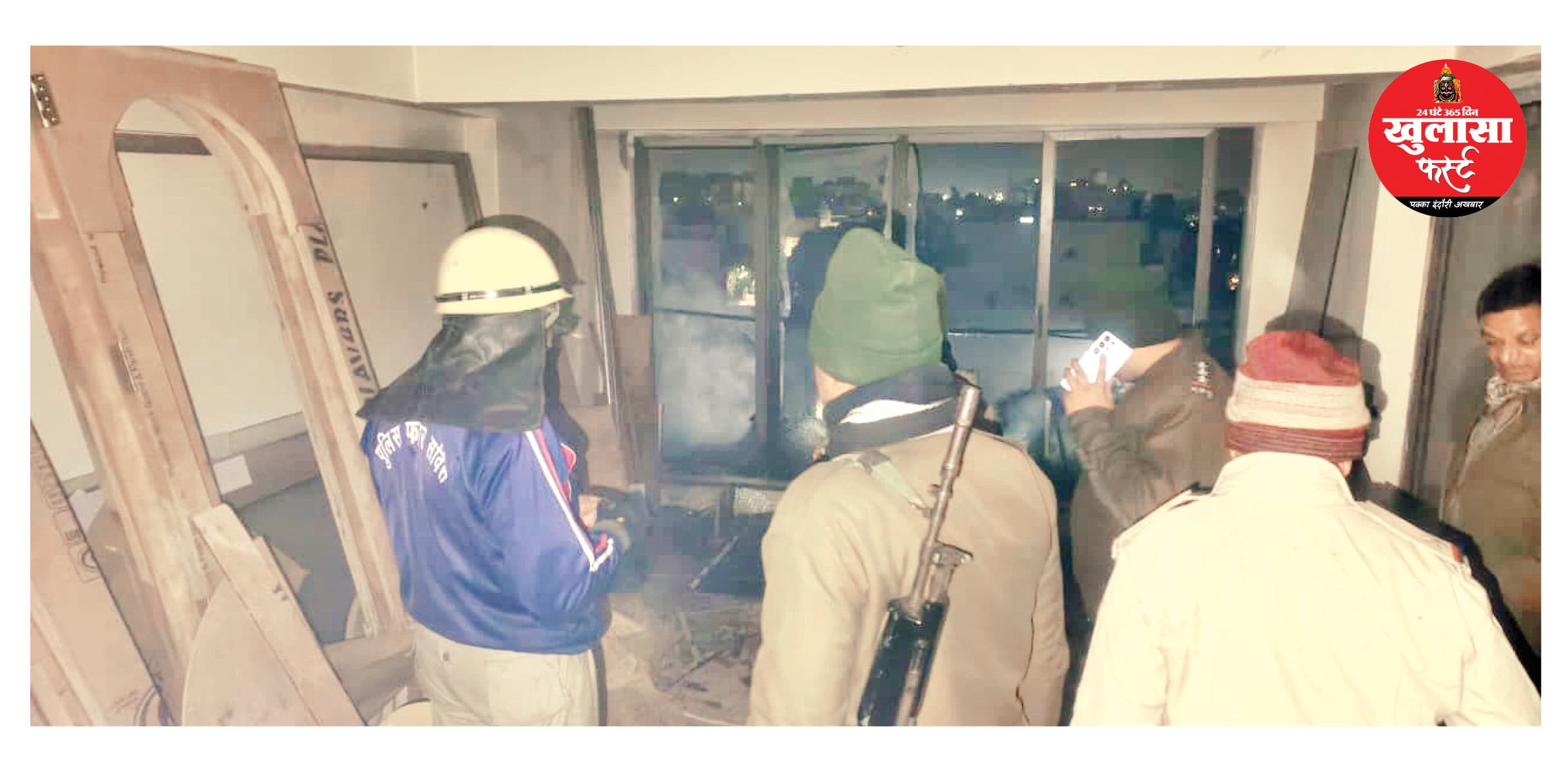 द-140 मल्टी में देर रात शॉर्ट सर्किट के कारण लगी आग