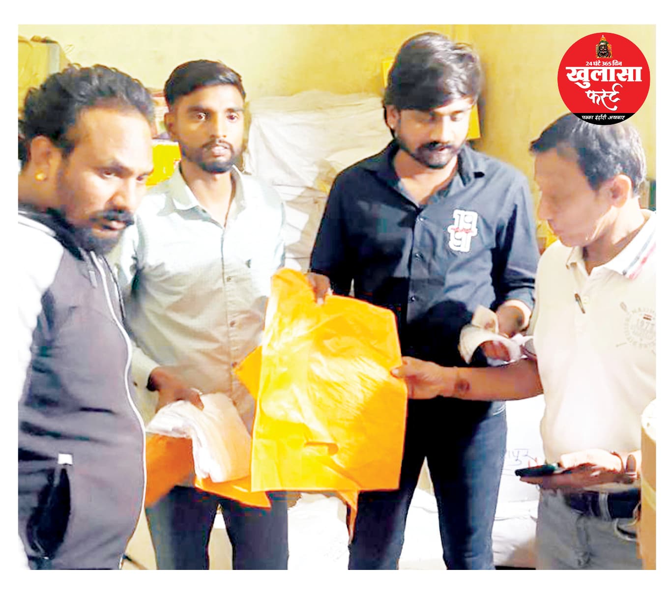 लोहामंडी में निगम ने पकड़ी सौ किलो अमानक पॉलीथिन