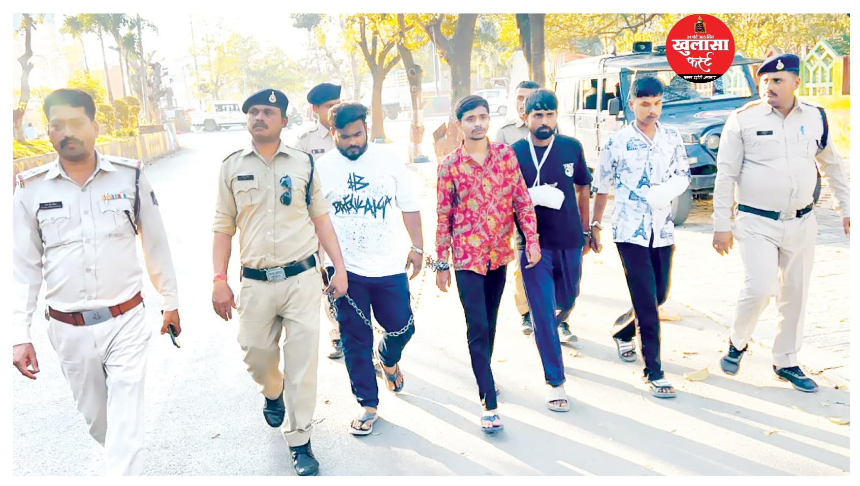 कार फोड़ने वाले बदमाशों का पुलिस ने निकाला जुलूस