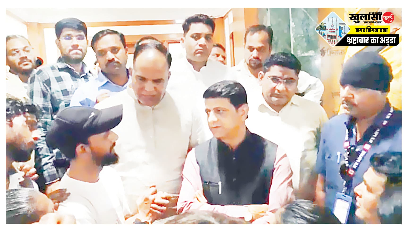 राजवाड़ा की पिछली दीवार से सटी दुकानें कब हटाई जाएंगी
