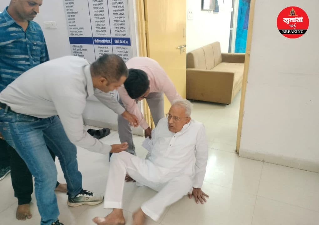 पुलिस अधीक्षक कार्यालय में पूर्व मंत्री ने क्यों दिया धरना