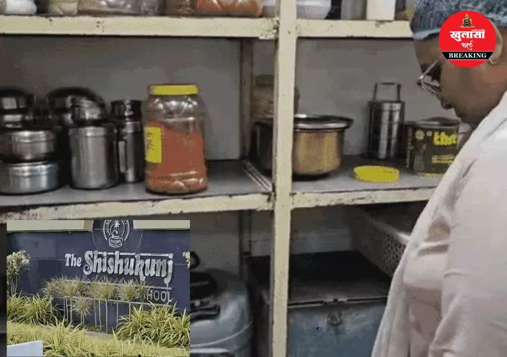 घर-घर पहुंचकर बच्चों की जांच कर रहे डॉक्टर