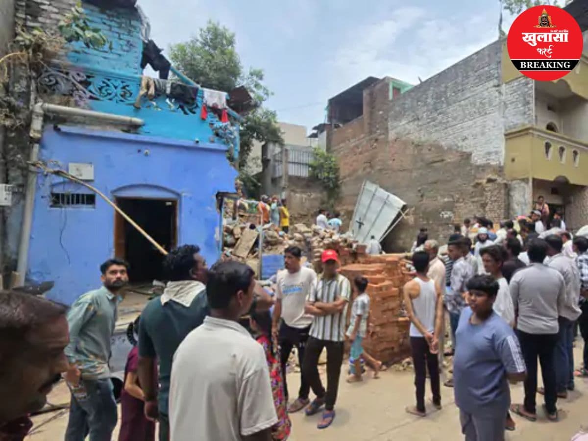 दो मंजिला मकान ढहा