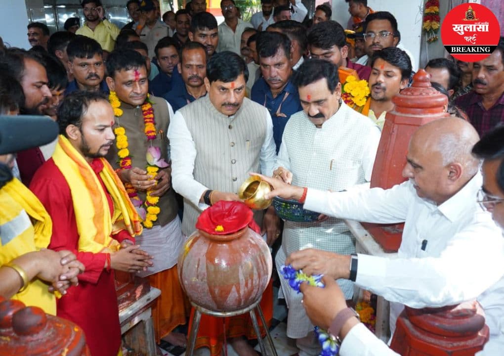 मुख्यमंत्री ने पीतांबरा शक्तिपीठ में की पूजा-अर्चना