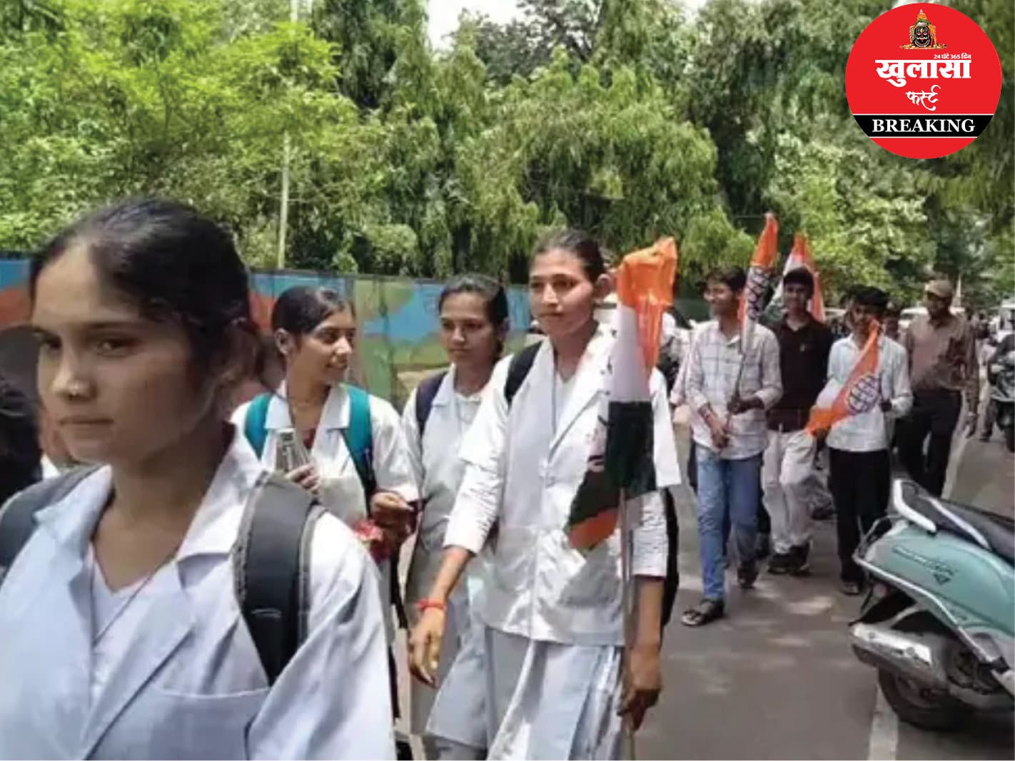 परीक्षाओं में हो रही देरी पर छात्रों में आक्रोश