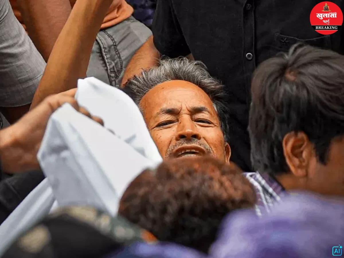 अनशन के 21वें दिन सामाजिक कार्यकर्ता को ले गए अस्पताल