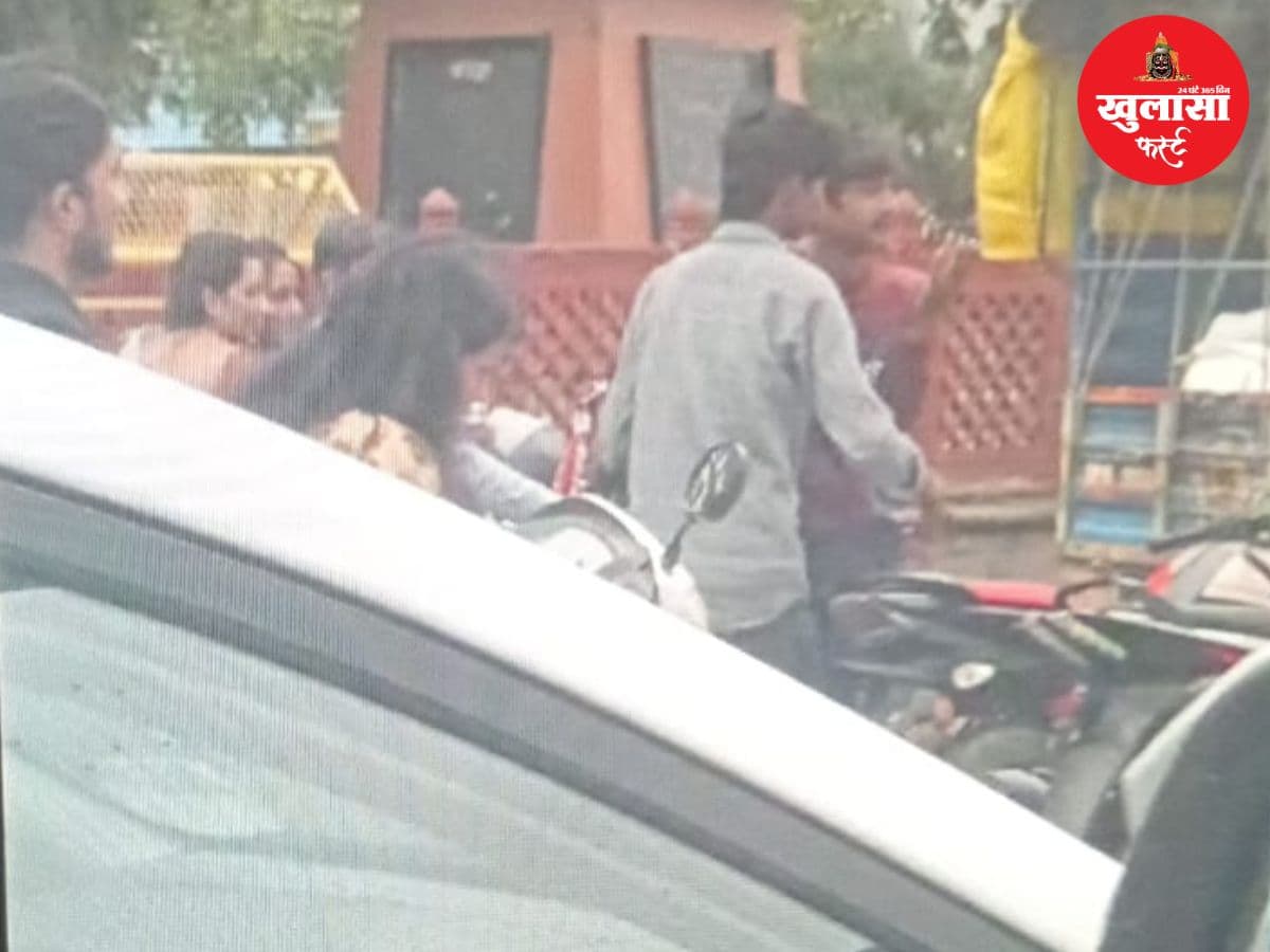 वीडियो देखिए, चौराहे पर दिनदहाड़े दहशत
