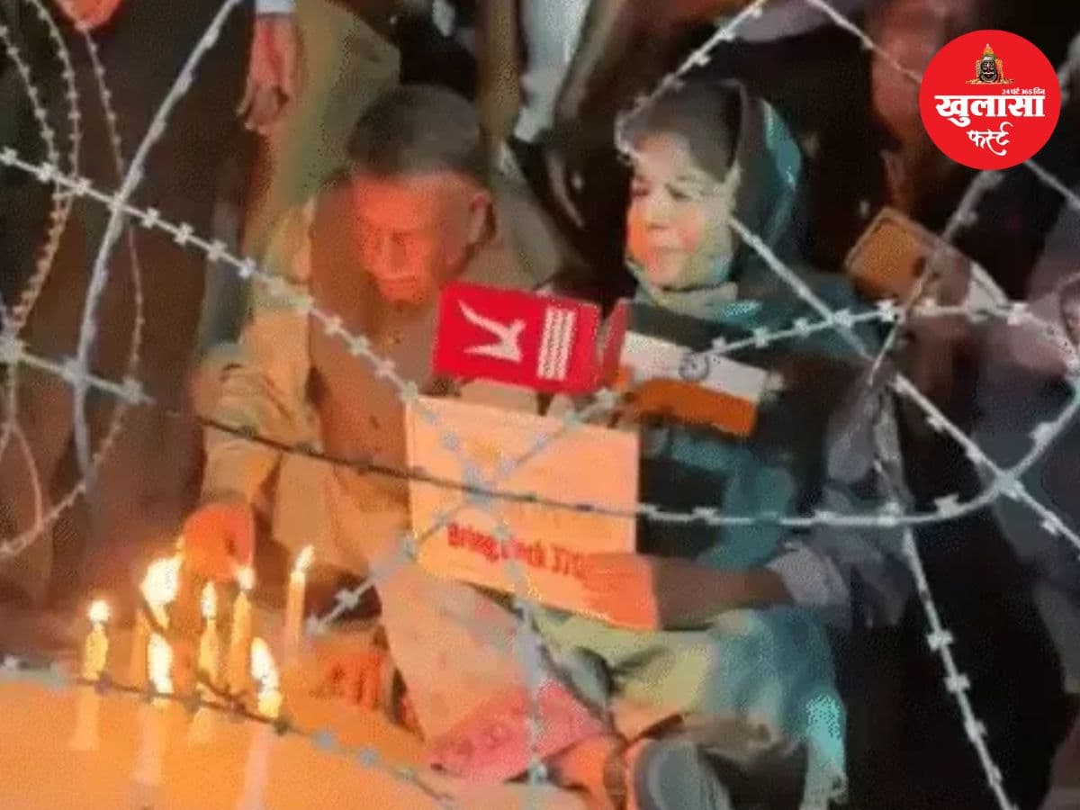 उल्टा तिरंगा लेकर धरने पर बैठीं पूर्व मुख्यमंत्री