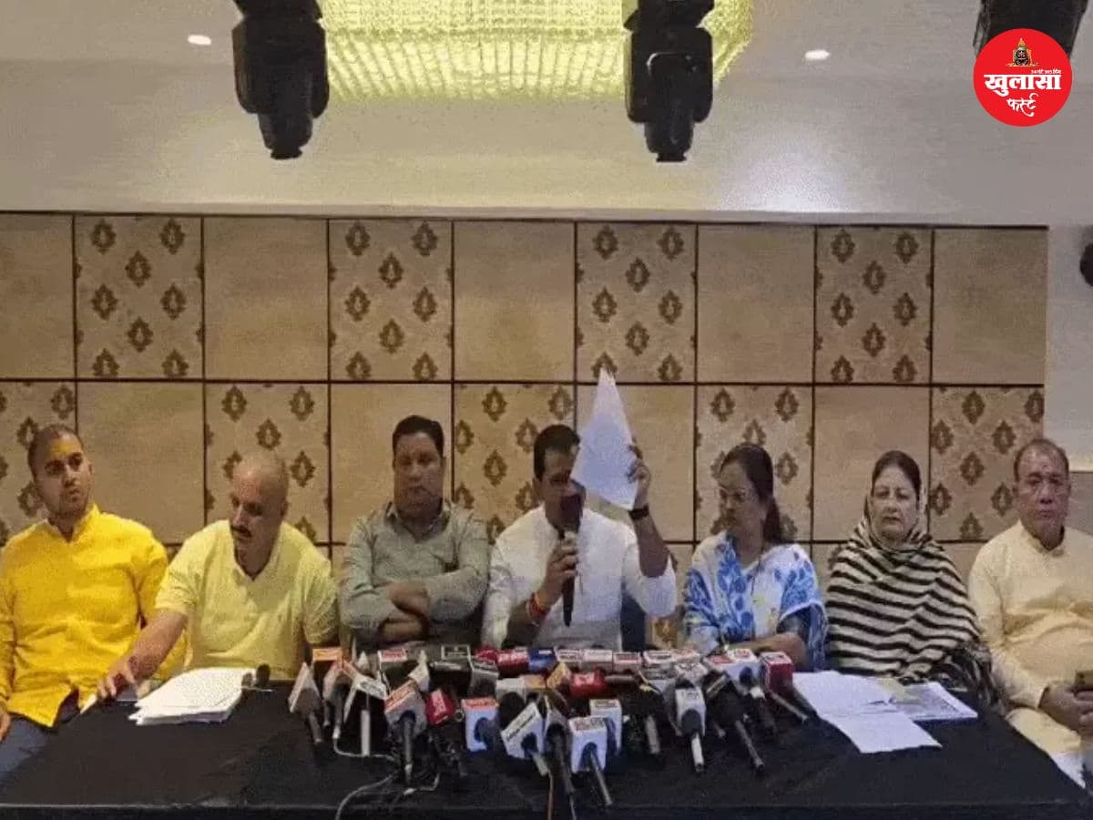 कुर्सी मिली, माइक नहीं