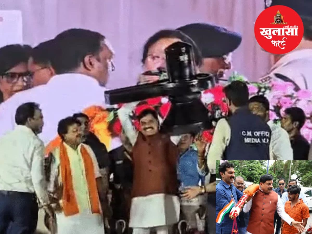 शिवलिंग कंधे पर उठाकर चले सीएम