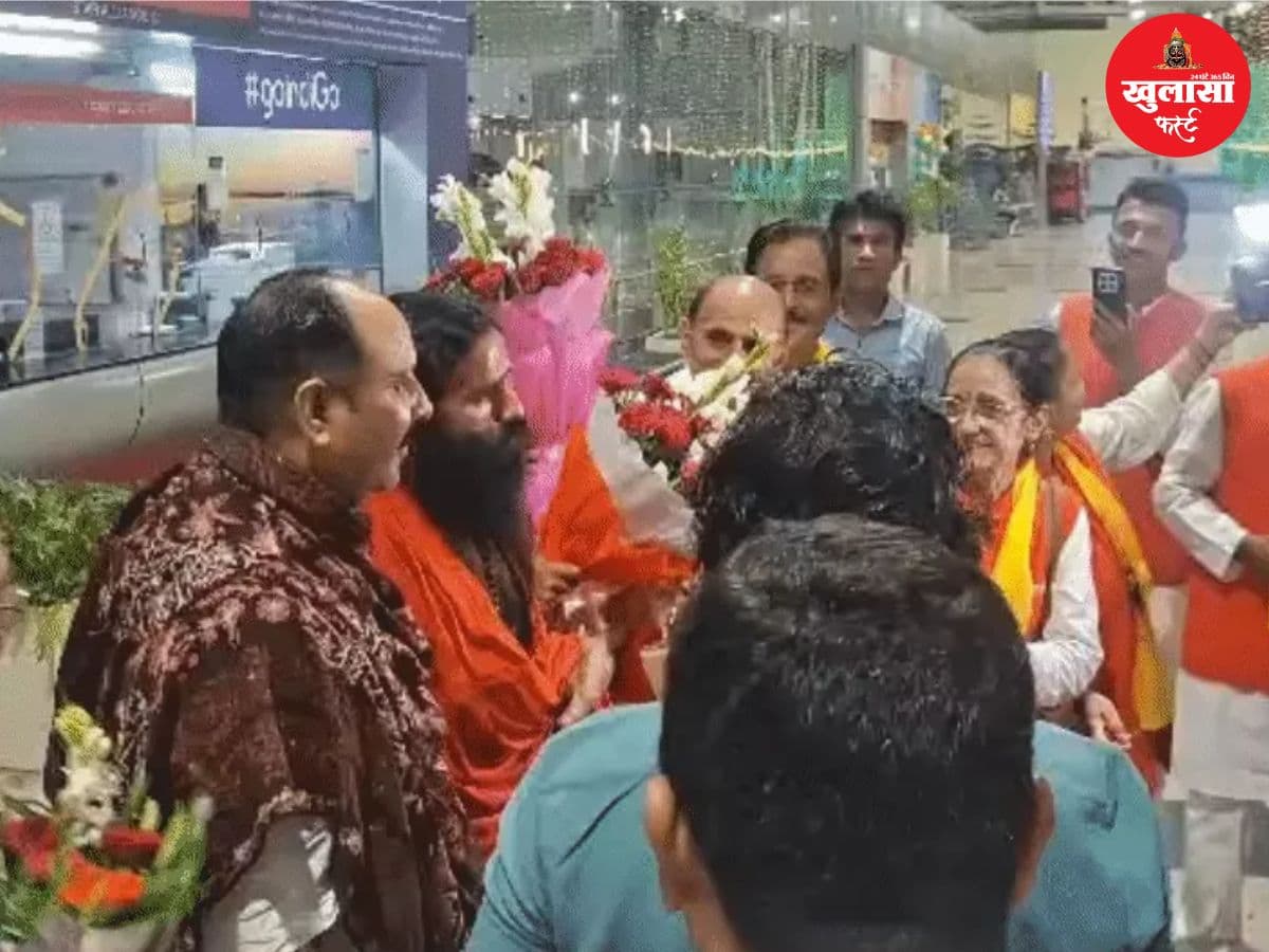योगगुरु को देखने उमड़ी भीड़
