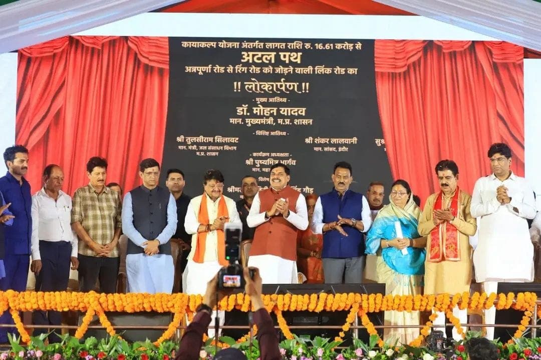 मुख्यमंत्री के सामने मंच पर बड़ा सियासी सवाल
