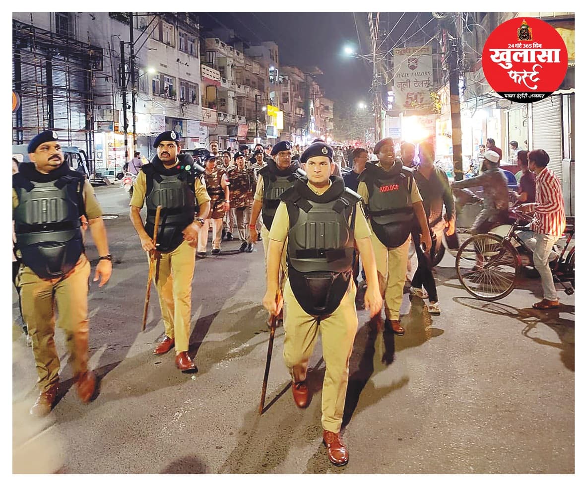 गुंडों से ट्रैफिक संभलवाया