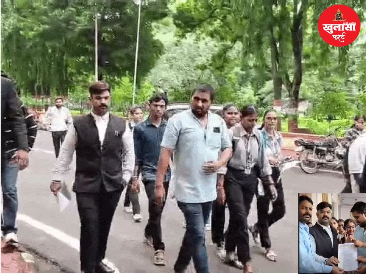 बी.कॉम छात्रों को बांट दिया गलत पेपर