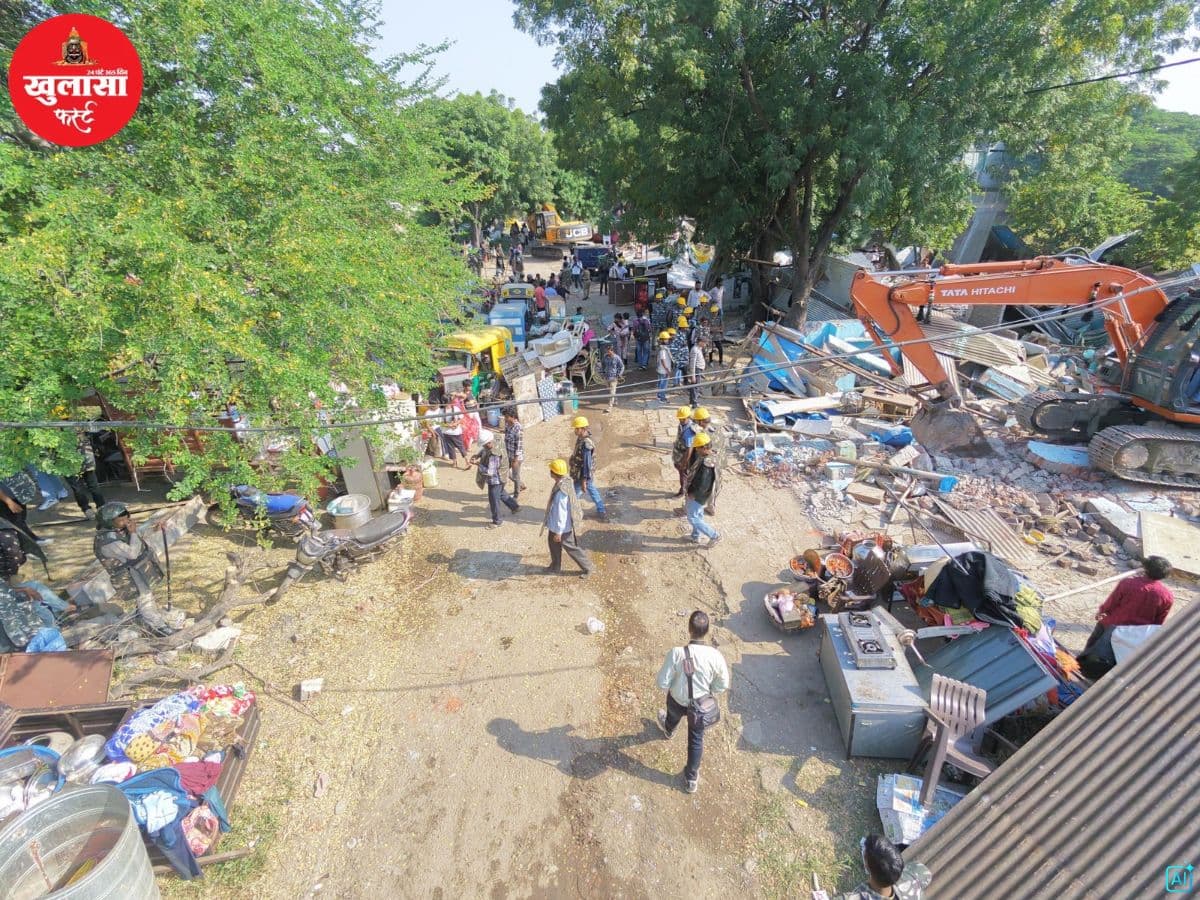 देखिए वीडियो, प्रशासन की कार्रवाई के दौरान पथराव