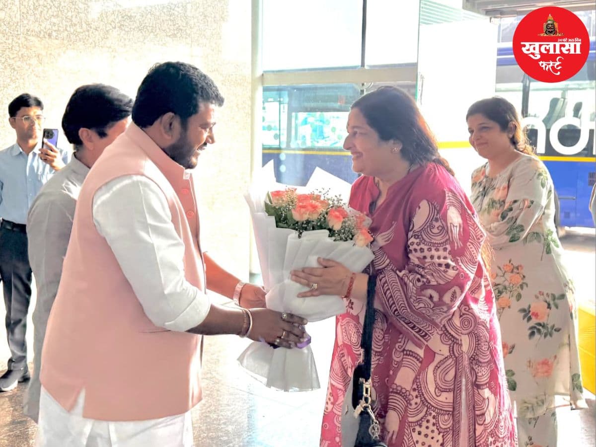 सुप्रसिद्ध भजन गायिका बेटी के साथ पहुंची