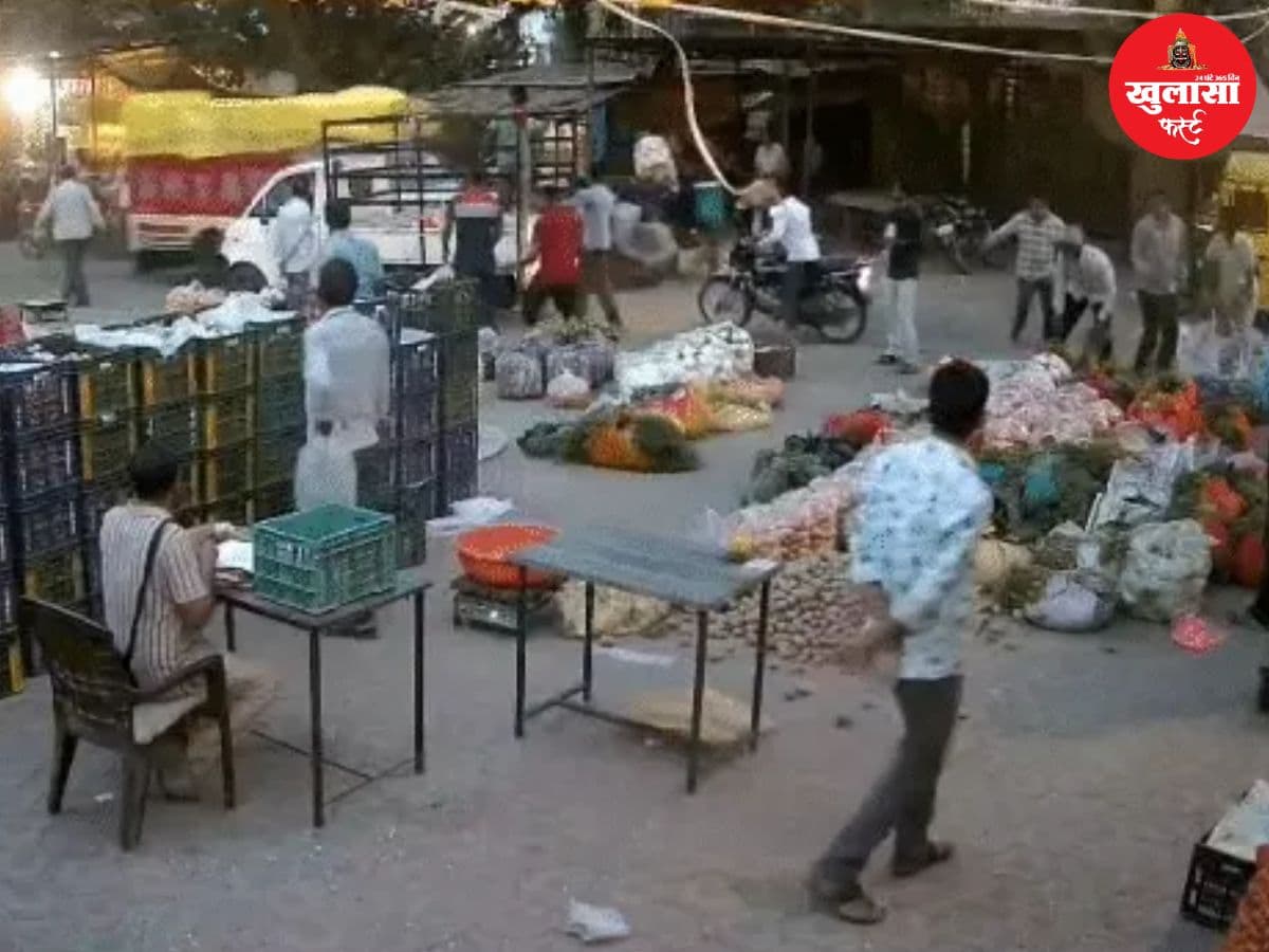 गोवंश से भरी पिकअप ने मंडी में चार लोगों को कुचला