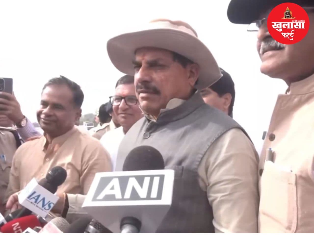 वीडियो देखिये, किसानों की फसल बचाने के लिए अफ्रीकी टीम की मदद