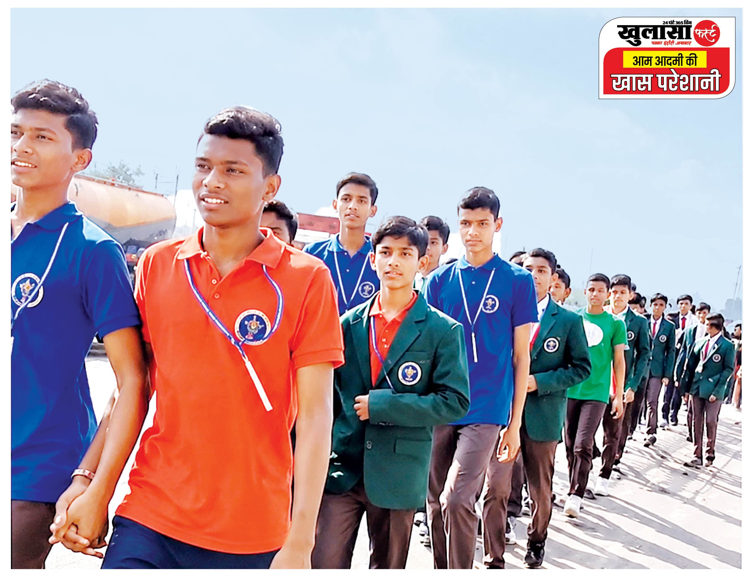 कलेक्टर से शिकायत करने निकले थे 200 छात्र
