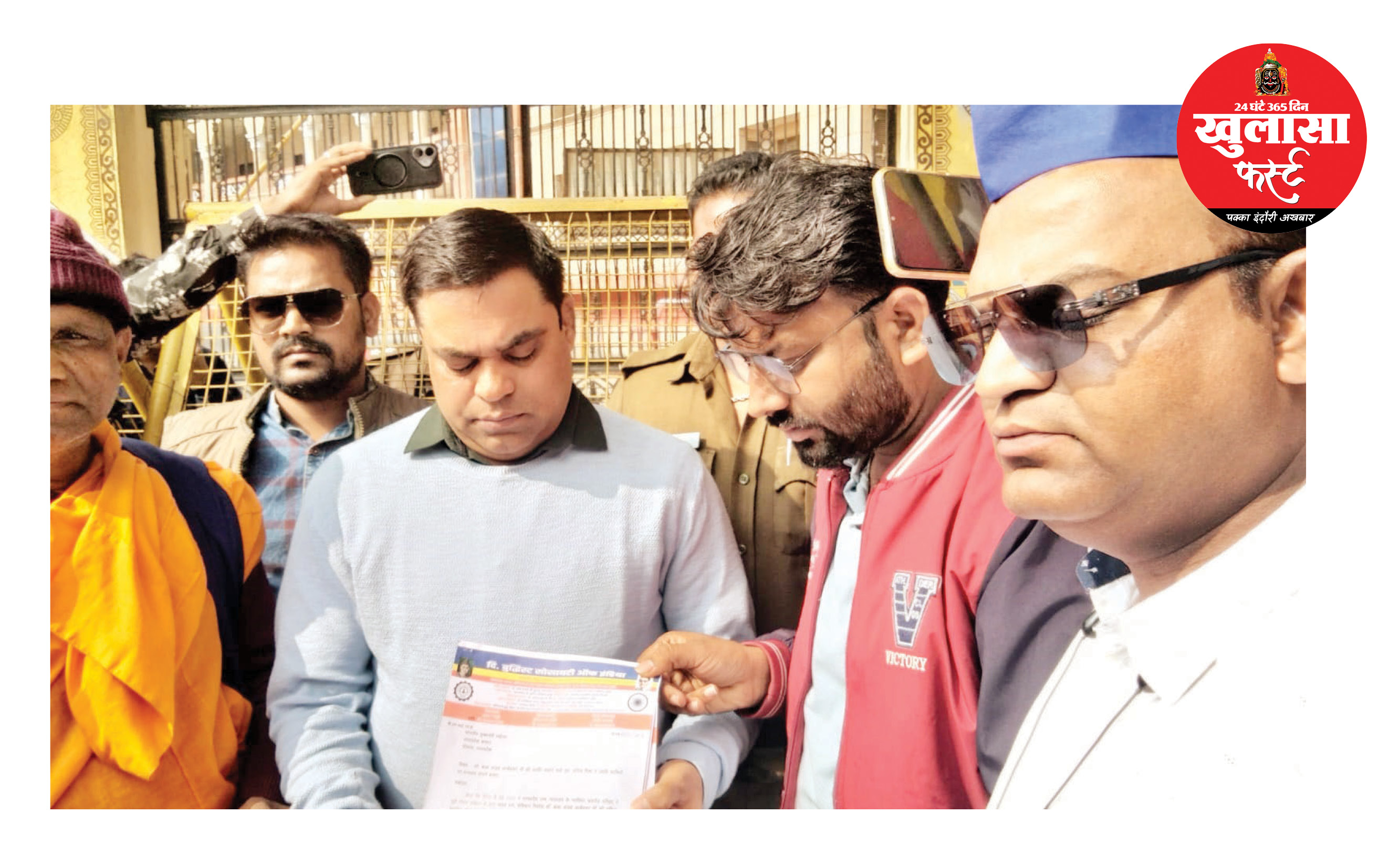 कलेक्टोरेट में प्रदर्शन कर सौंपा ज्ञापन, देशद्रोह की धारा लगाए जाने की मांग